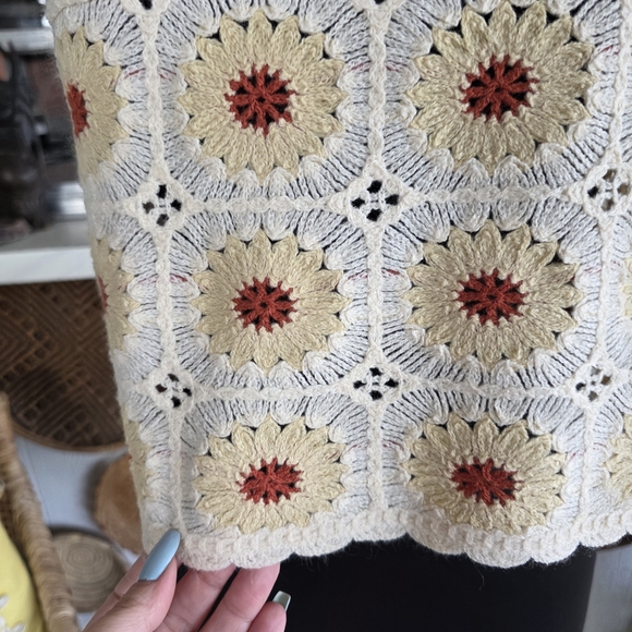 Rebellion Crochet Floral Crop Top - Cream and Red Daisy Jones Aesthetic - Picture 3 of 10